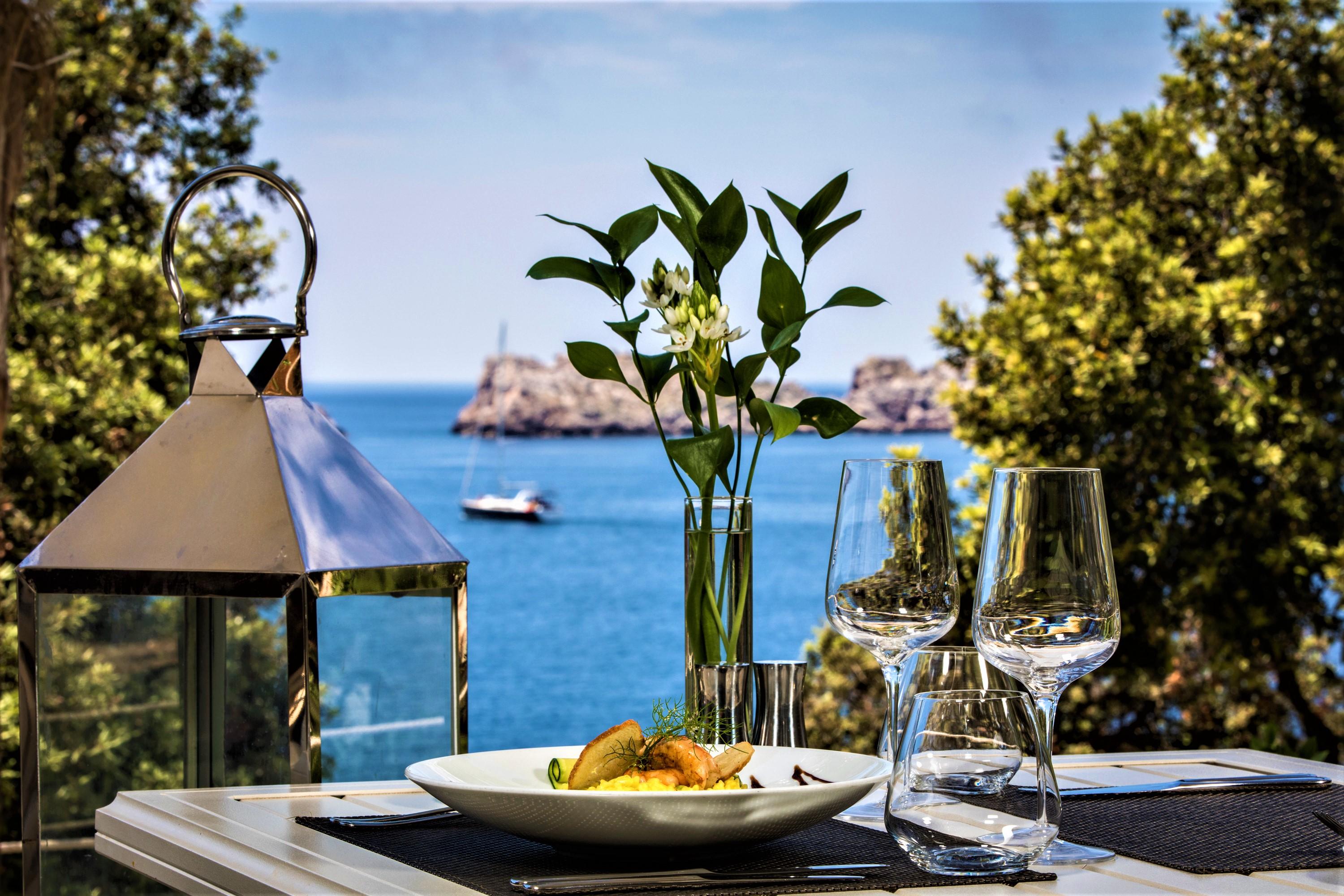 Royal Princess Hotel ดูบรอฟนิก ภายนอก รูปภาพ The view from the restaurant