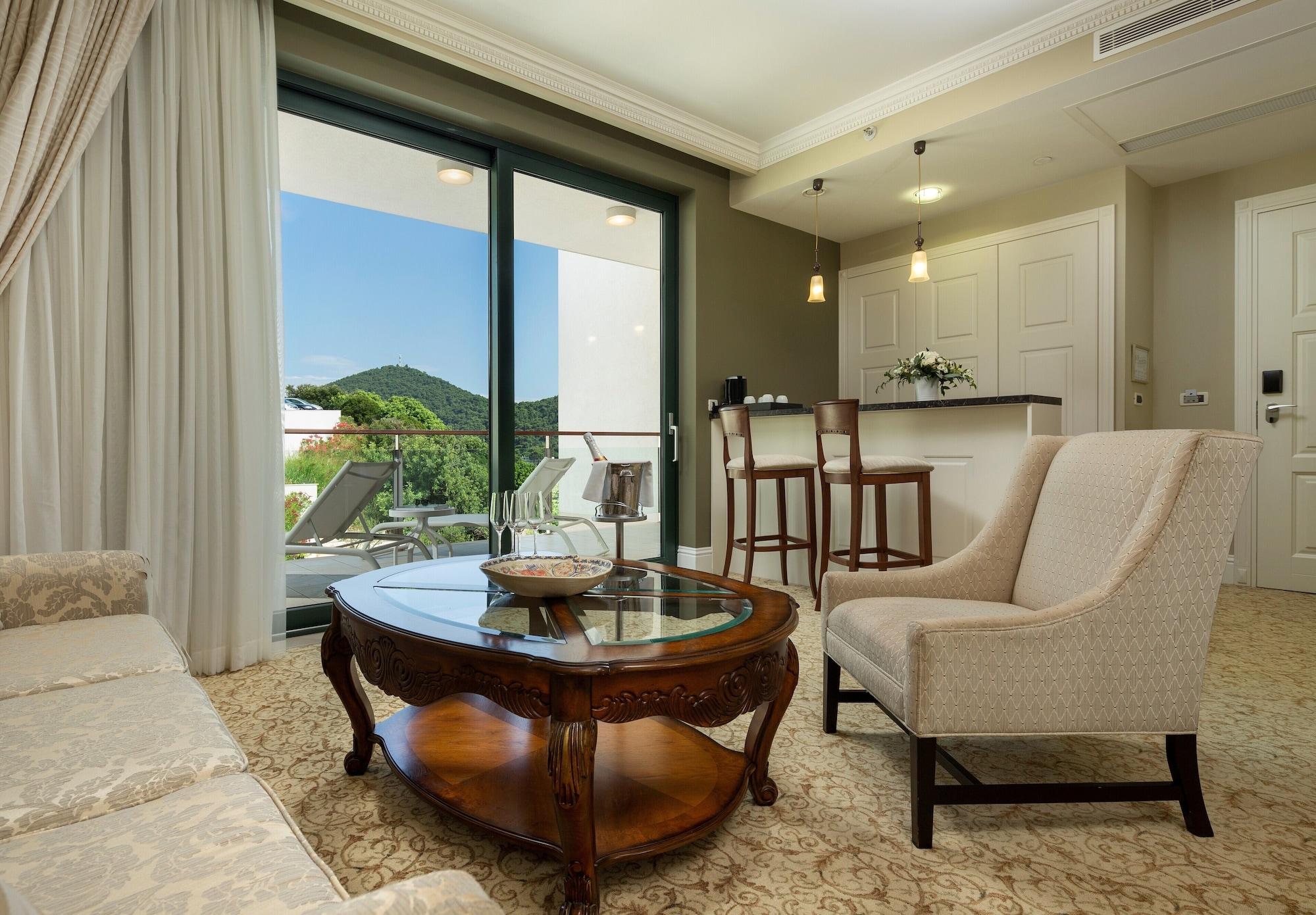 Royal Princess Hotel ดูบรอฟนิก ภายนอก รูปภาพ A living room
