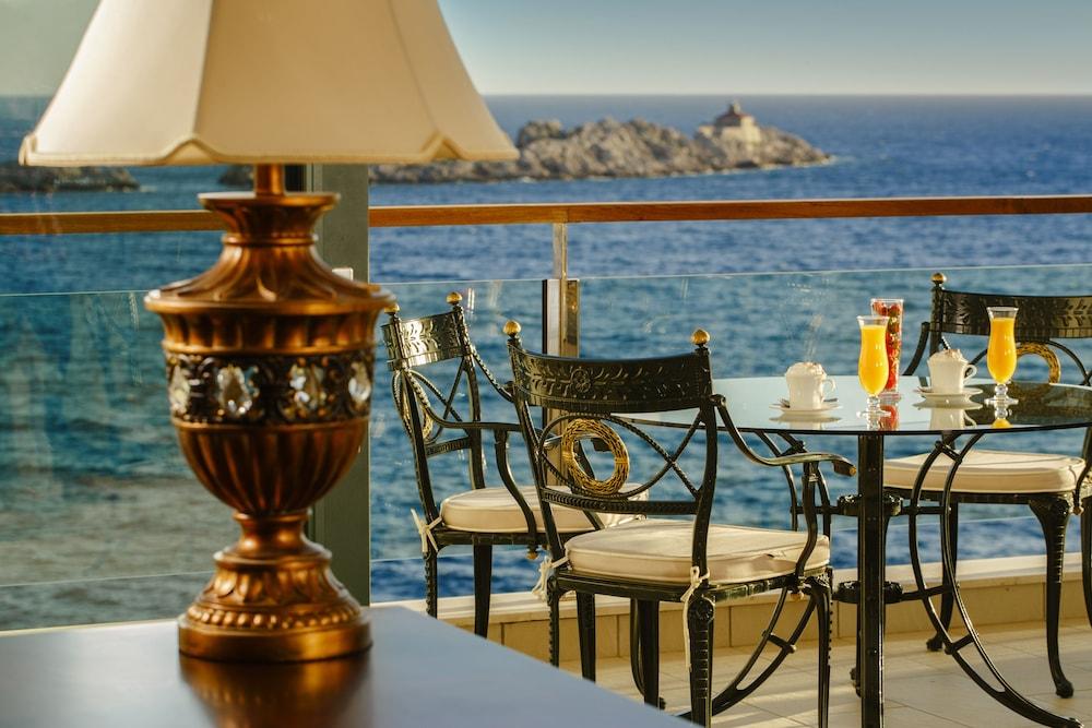 Royal Princess Hotel ดูบรอฟนิก ภายนอก รูปภาพ View of the Gulf of St. Lawrence from the hotel
