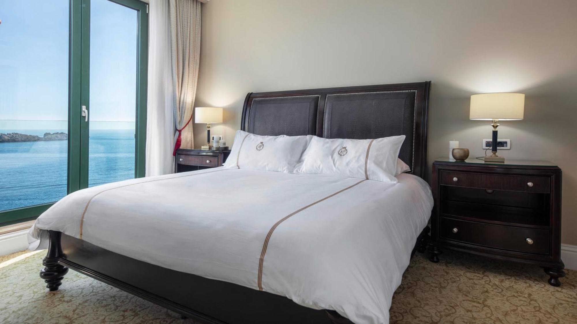 Royal Princess Hotel ดูบรอฟนิก ภายนอก รูปภาพ A bedroom at the Atlantis Paradise Island