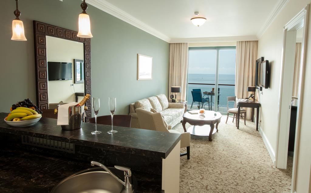 Royal Princess Hotel ดูบรอฟนิก ห้อง รูปภาพ A typical suite at the Hilton San Diego Bayfront