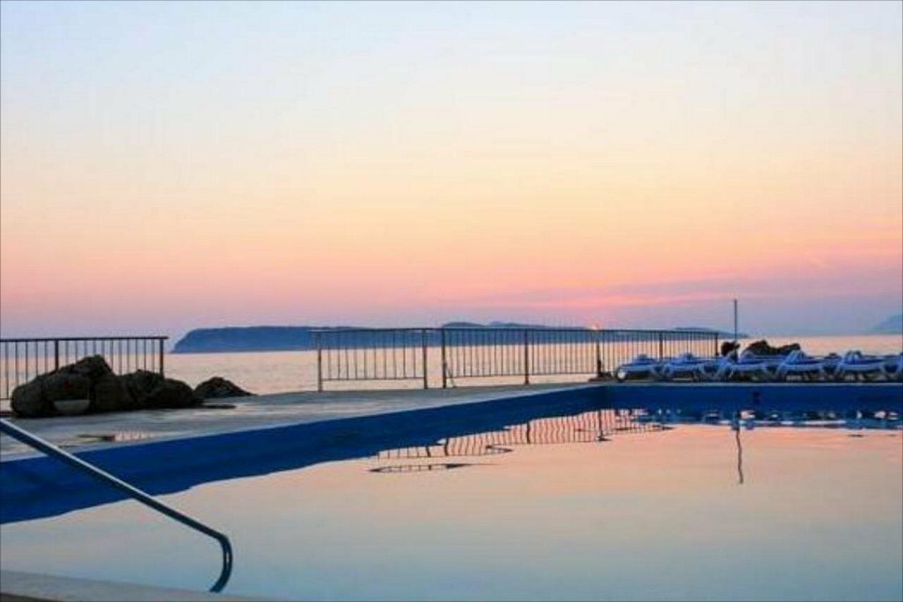 Royal Princess Hotel ดูบรอฟนิก ภายนอก รูปภาพ Sunset at the port of Rafina